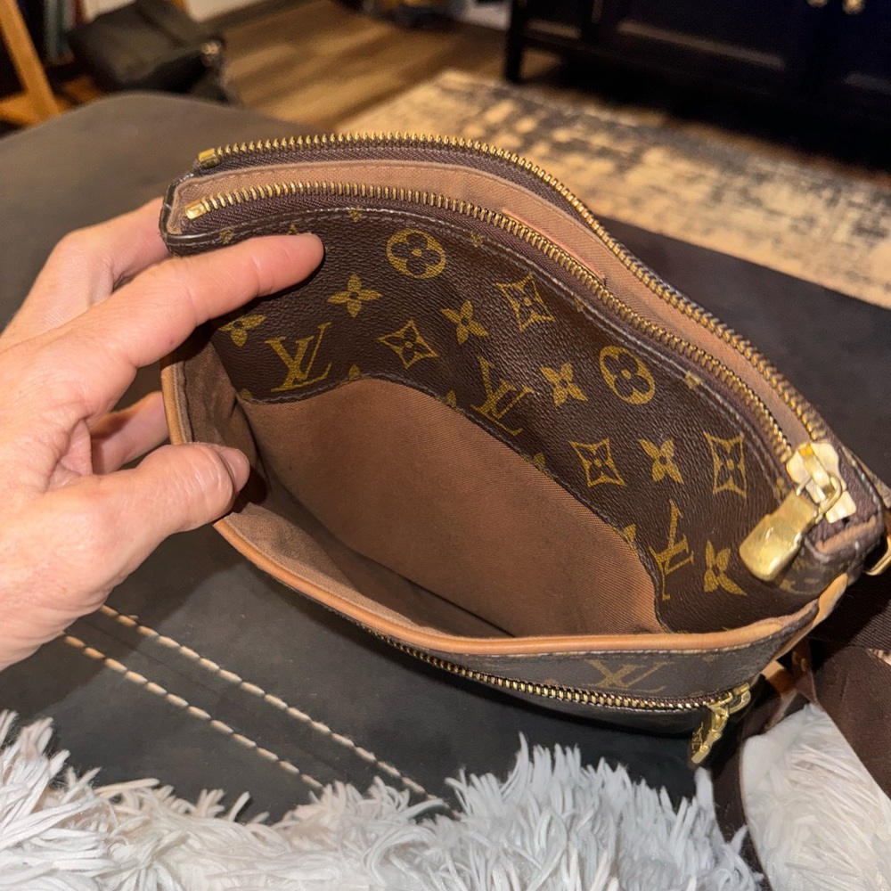 Louis Vuitton Pochette - DISCONTINUED - Picture 4 of 15